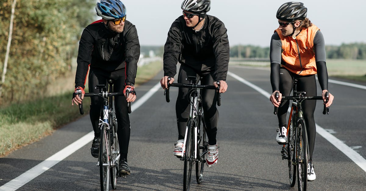 descubre el mejor equipamiento de ciclismo para todos los niveles. encuentra bicicletas, cascos, ropa y accesorios de alta calidad que te ayudarán a disfrutar al máximo de tus paseos y entrenamientos en la carretera o en montaña.