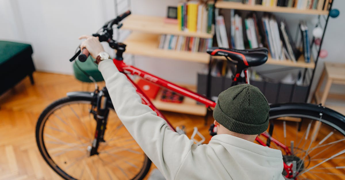 preparar tu bicicleta es esencial para garantizar un rendimiento óptimo y una experiencia de viaje segura. descubre consejos prácticos y pasos claves para ajustar, mantener y mejorar tu bicicleta antes de salir, asegurando que esté lista para cualquier aventura.