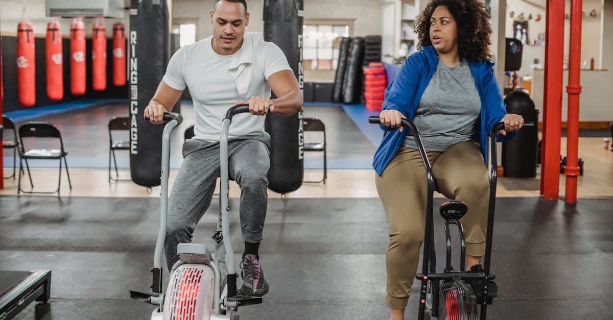 descubre las mejores rutinas de entrenamiento en bicicleta para mejorar tu resistencia y rendimiento. aprende consejos prácticos y técnicas efectivas para alcanzar tus objetivos ciclistas, ya seas principiante o experto.