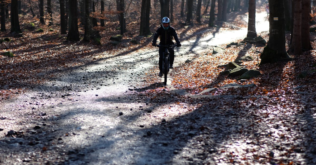 descubre las mejores técnicas de ciclismo para mejorar tu rendimiento y disfrutar al máximo de cada ruta. aprende sobre posturas, pedaleo eficiente y estrategias para mantenerte en forma mientras pedaleas.