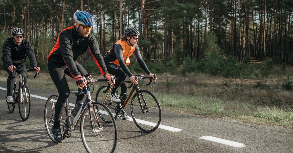 descubre recursos esenciales para el entrenamiento en ciclismo, incluyendo planes de entrenamiento, consejos de nutrición y técnicas de mejora para llevar tu rendimiento al siguiente nivel.