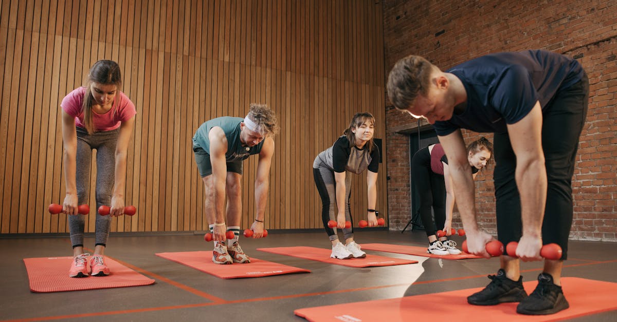 descubre la energía y motivación del entrenamiento en grupo. únete a nuestras sesiones de entrenamiento diseñadas para mejorar tu bienestar físico y mental, mientras te diviertes con otros participantes. ¡transforma tu rutina de ejercicios y alcanza tus metas juntos!