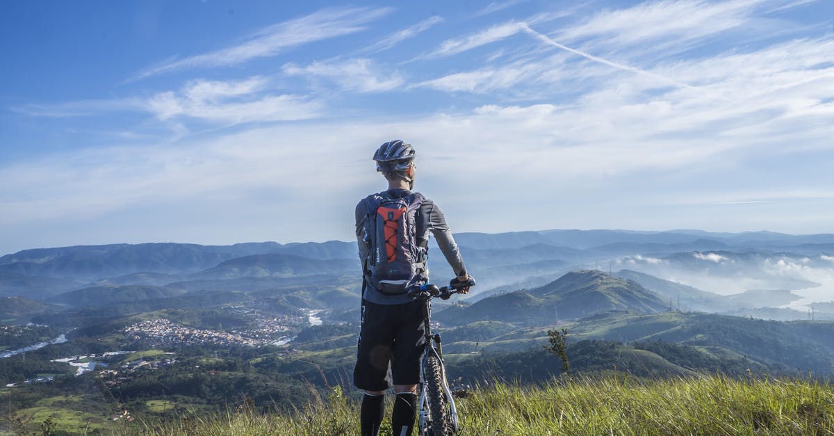 descubre la emocionante experiencia del mountain biking, una actividad al aire libre que combina aventura y desafío en impresionantes senderos de montaña. prepárate para sentir la adrenalina mientras explores paisajes naturales y superas obstáculos. ¡únete a la diversión y pedalea hacia nuevas alturas!