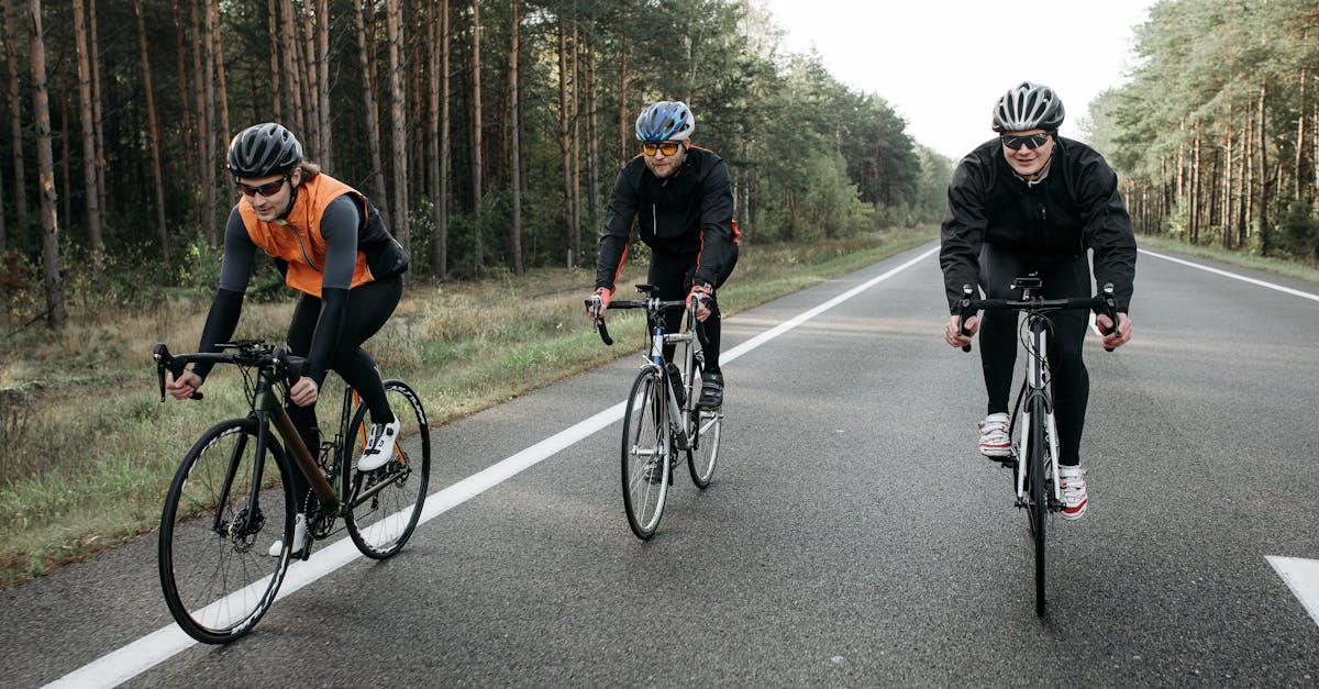 descubre cómo mejorar tu rendimiento en ciclismo con consejos prácticos, entrenamientos efectivos y técnicas de nutrición diseñadas para ciclistas de todos los niveles.