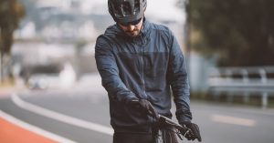 descubre nuestros guantes de ciclismo diseñados para ofrecerte la máxima comodidad y agarre en cada ruta. ideales para ciclistas de todos los niveles, combinan estilo y funcionalidad. ¡pedalea con confianza y protección!