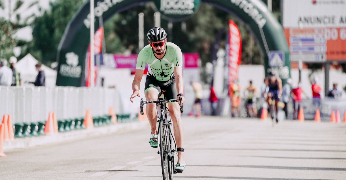 descubre nuestras gafas de ciclismo, diseñadas para ofrecerte la máxima protección y comodidad en cada recorrido. con lentes de alta calidad, estilo moderno y ajuste perfecto, tus aventuras sobre la bicicleta serán más seguras y placenteras.