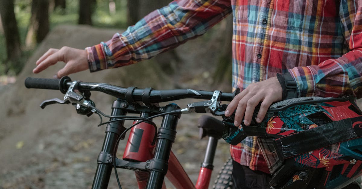 descubre nuestros guantes de ciclismo, diseñados para ofrecer la máxima comodidad y agarre en cada ruta. ideal para ciclistas de todos los niveles, nuestros guantes combinan durabilidad y estilo. ¡prepárate para pedalear con confianza!