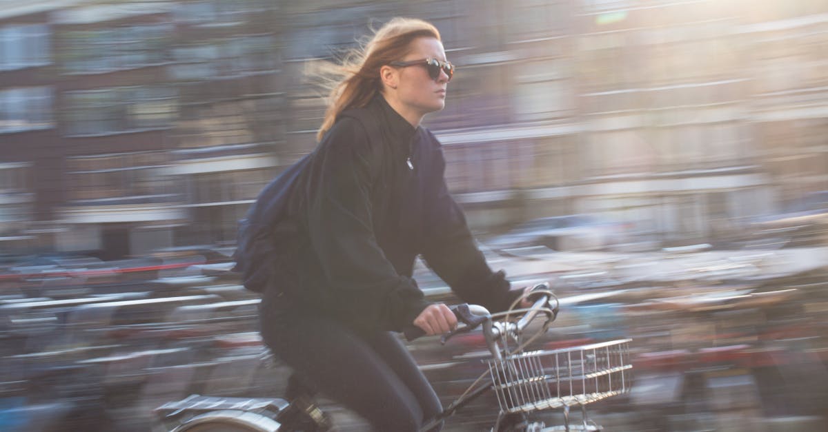 encuentra las mejores gafas de sol para ciclismo, diseñadas para proteger tus ojos y mejorar tu rendimiento en la carretera o en senderos. descubre estilos cómodos y con tecnología avanzada para una experiencia de ciclismo inigualable.