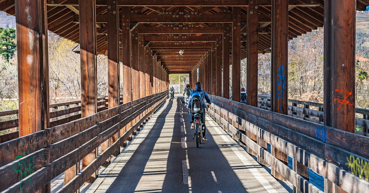 Descubre las mejores técnicas de ciclismo para mejorar tu rendimiento y disfrutar al máximo de cada ruta. Aprende consejos prácticos, ejercicios y estrategias para convertirte en un ciclista más eficiente y seguro.