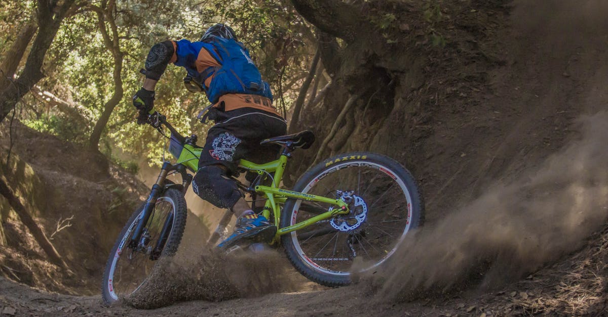 descubre la emoción del ciclismo de montaña, una aventura que combina adrenalina y naturaleza. explora rutas desafiantes, paisajes impresionantes y vive la experiencia única de pedalear en los senderos de las montañas.