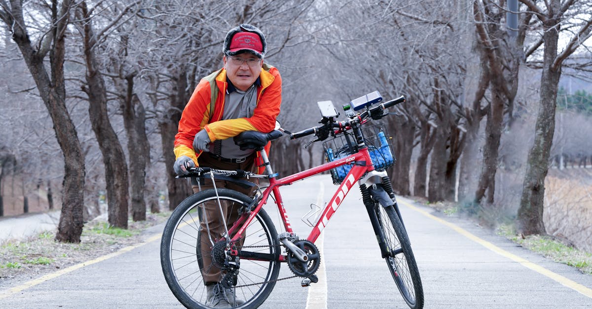 descubre la emoción del ciclismo invernal: consejos de equipamiento, rutas recomendadas y cómo disfrutar de la bicicleta incluso en los meses más fríos del año.