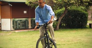 descubre las mejores gafas de ciclismo, diseñadas para ofrecerte comodidad y protección en tus recorridos. con lentes de alta calidad y un estilo moderno, mejora tu experiencia sobre la bicicleta y pedalea con confianza.