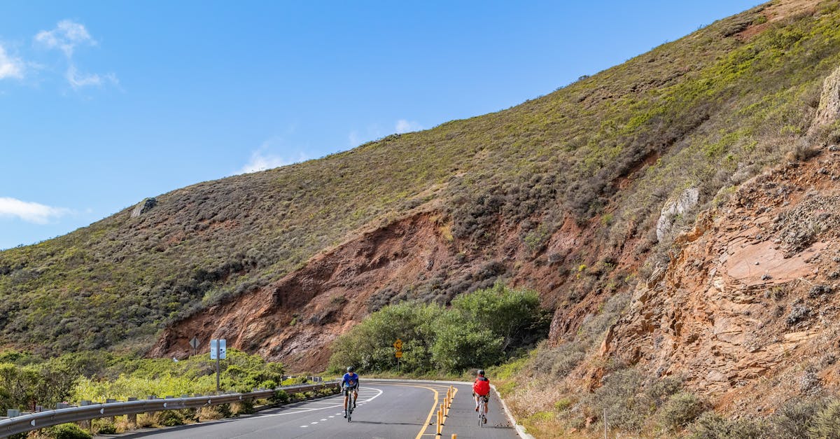 descubre las mejores rutas de ciclismo en california, rodeado de paisajes impresionantes y una variedad de terrenos que van desde playas hasta montañas. perfecto para ciclistas de todos los niveles, disfruta de una experiencia única sobre dos ruedas.