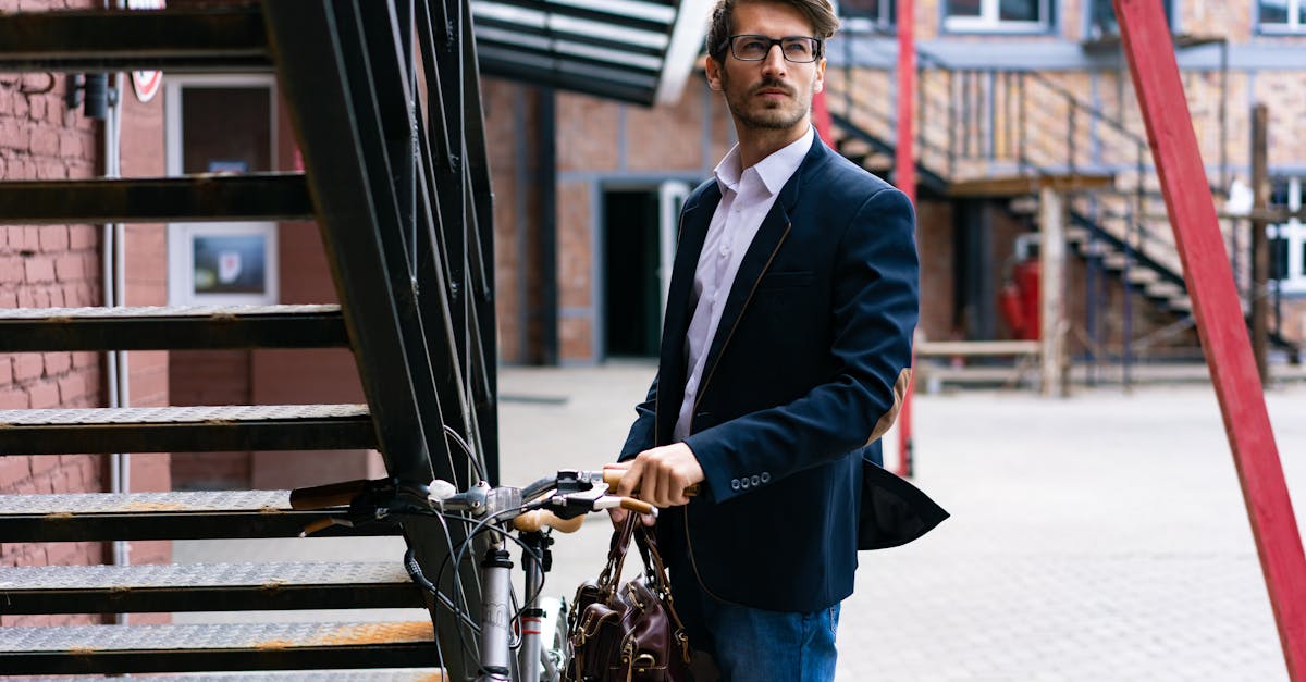 descubre las mejores gafas de ciclismo para disfrutar de tus rutas con estilo y protección. encuentra modelos cómodos y con tecnología avanzada que se adaptan a todas las condiciones climáticas.