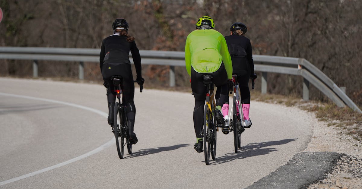 descubre las técnicas de ciclismo que te ayudarán a mejorar tu rendimiento y disfrutar de cada recorrido. desde la postura adecuada hasta la gestión de la energía, aprende a dominar tu bicicleta como un profesional.