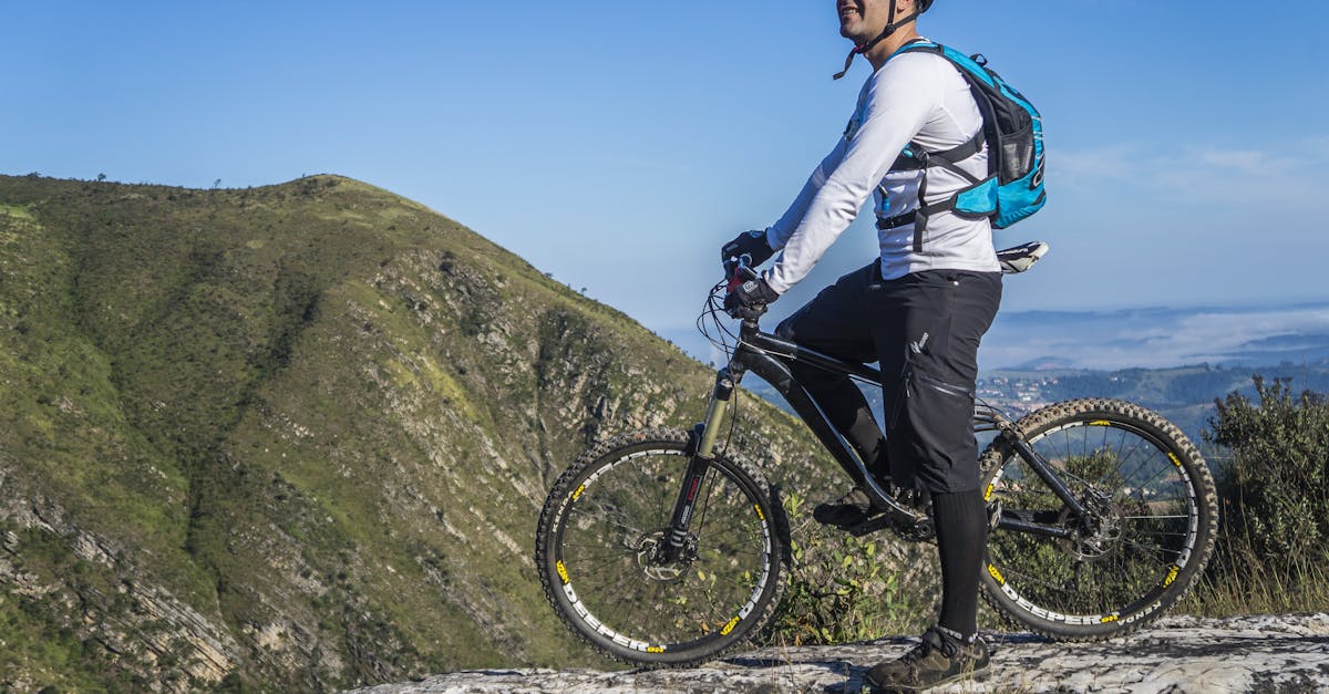 descubre la emocionante aventura del mountain biking, donde la naturaleza y la adrenalina se combinan. explora senderos desafiantes, disfruta de paisajes espectaculares y mejora tus habilidades en dos ruedas. ¡prepárate para pedalear hacia la diversión!